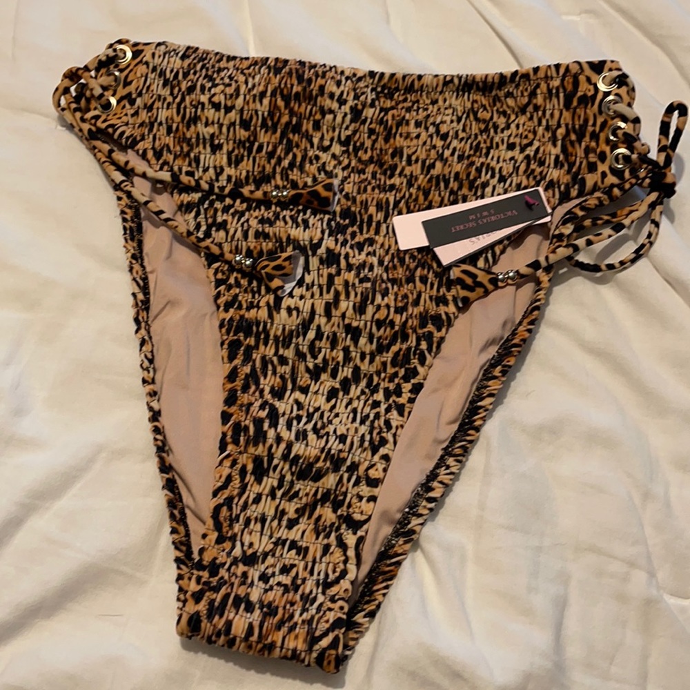 VS Victoria’s Secret Bikini NWT large (L) bottoms and NWOT top 36DDD